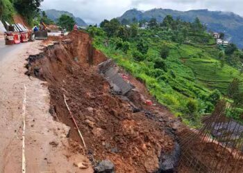 கொச்சி – தனுஷ்கோடி சாலை: தொடரும் மண்சரிவால் பயணிகள் அபாயம்!