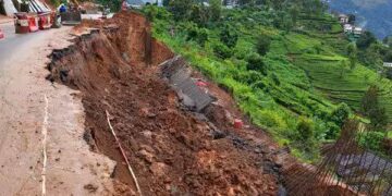 கொச்சி – தனுஷ்கோடி சாலை: தொடரும் மண்சரிவால் பயணிகள் அபாயம்!