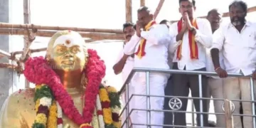 பசும்பொன் தேவர் சிலைக்கு தவெக சார்பில் அஞ்சலிப்பிரதிகள்