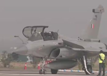 இந்திய ஜனாதிபதி திரவுபதி முர்மு ரபேல் விமானத்தில் பயணம்