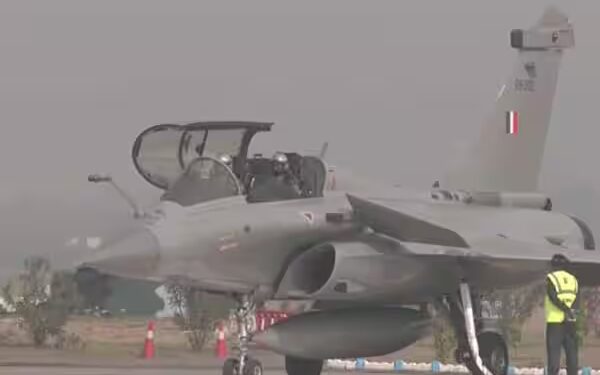 இந்திய ஜனாதிபதி திரவுபதி முர்மு ரபேல் விமானத்தில் பயணம்