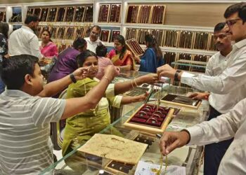 திடீர் திருப்பம்: தங்கம் விலை சரவெடி உயர்வு! சவரனுக்கு ரூ.1,080 ஏற்றம்.