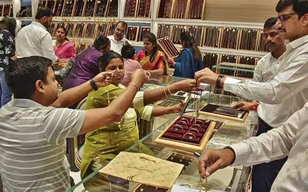 திடீர் திருப்பம்: தங்கம் விலை சரவெடி உயர்வு! சவரனுக்கு ரூ.1,080 ஏற்றம்.