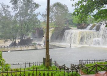 தொடர் கனமழை: திற்பரப்பு அருவியில் அபாயம் காரணமாக குளிக்கத் தடை – குமரி மாவட்ட நிர்வாகம் அறிவிப்பு