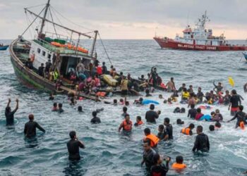 மலேசியக் கடலில் படகு விபத்து: மியான்மர் அகதிகள் 7 பேர் உயிரிழப்பு; 100 பேரைக் காணவில்லை