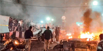 டில்லியில் வெடிப்பு சம்பவம் – சிசிடிவி காட்சிகளை கைப்பற்றி போலீசார் விசாரணை நடத்துகின்றனர்