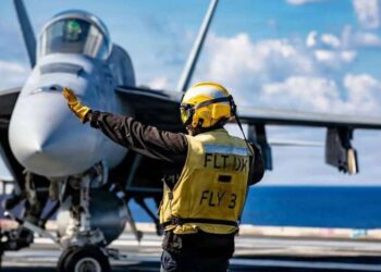 சுட்டு வீழ்த்தப்பட்டதா..? ஈராக்கில் விழுந்து நொறுங்கியது அமெரிக்க விமானம்-4 பேர் பலி