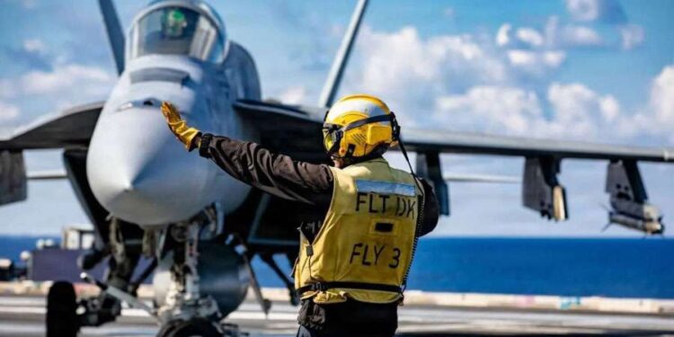 சுட்டு வீழ்த்தப்பட்டதா..? ஈராக்கில் விழுந்து நொறுங்கியது அமெரிக்க விமானம்-4 பேர் பலி