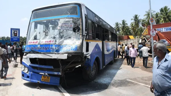 சேலத்தில் கோர விபத்து: அரசுப் பேருந்து – சரக்கு வாகனம் மோதி பலி எண்ணிக்கை 8-ஆக உயர்வு!