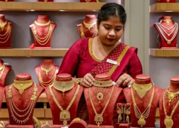 10 பைசா கூட வராது.. தங்கத்தை மொத்தமாக விற்கும் முதலீட்டாளர்கள்.. நெருங்கி வரும் பேரழிவு?