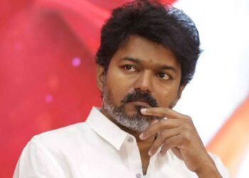 கரூர் விவகாரம் தொடர்பாக சி.பி.ஐ. விசாரணைக்கு நேரில் ஆஜராக டெல்லி சென்றார் விஜய்