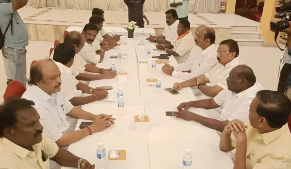 புதுச்சேரியில் இன்றுடன் வேட்புமனு தாக்கல் நிறைவு: இண்டியா கூட்டணியில் தொடரும் இழுபறி