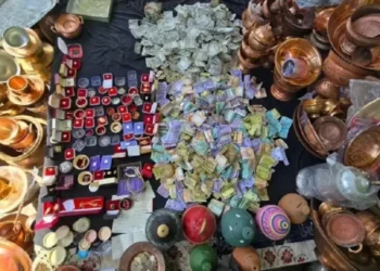 “தங்க நகைகள் முதல் பாத்திரங்கள் வரை”. ஈரான் மக்களின் கண்ணீரைத் துடைக்க பணத்தை அள்ளி கொடுத்த காஷ்மீர் மக்கள். இந்தியாவிற்கு உருக்கமான நன்றி. வீடியோ வைரல்..!!!