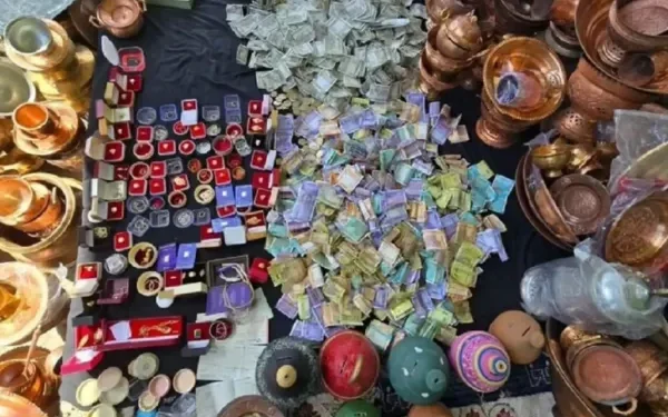 “தங்க நகைகள் முதல் பாத்திரங்கள் வரை”. ஈரான் மக்களின் கண்ணீரைத் துடைக்க பணத்தை அள்ளி கொடுத்த காஷ்மீர் மக்கள். இந்தியாவிற்கு உருக்கமான நன்றி. வீடியோ வைரல்..!!!