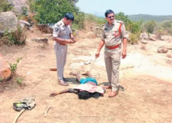 அன்னமய்யா மாவட்டம் புங்கனூர் வனப்பகுதியில் பயங்கரம் மகன் கண்முன்னே குடியாத்தம் வாலிபர் அடித்துக்கொலை