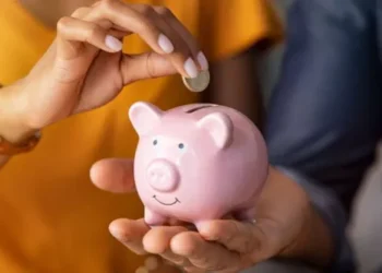 பங்குச்சந்தை சரிவைச் சமாளிக்க சூப்பர் ஐடியா: 8% வரை லாபம் தரும் 8 பாதுகாப்பான முதலீடுகள்